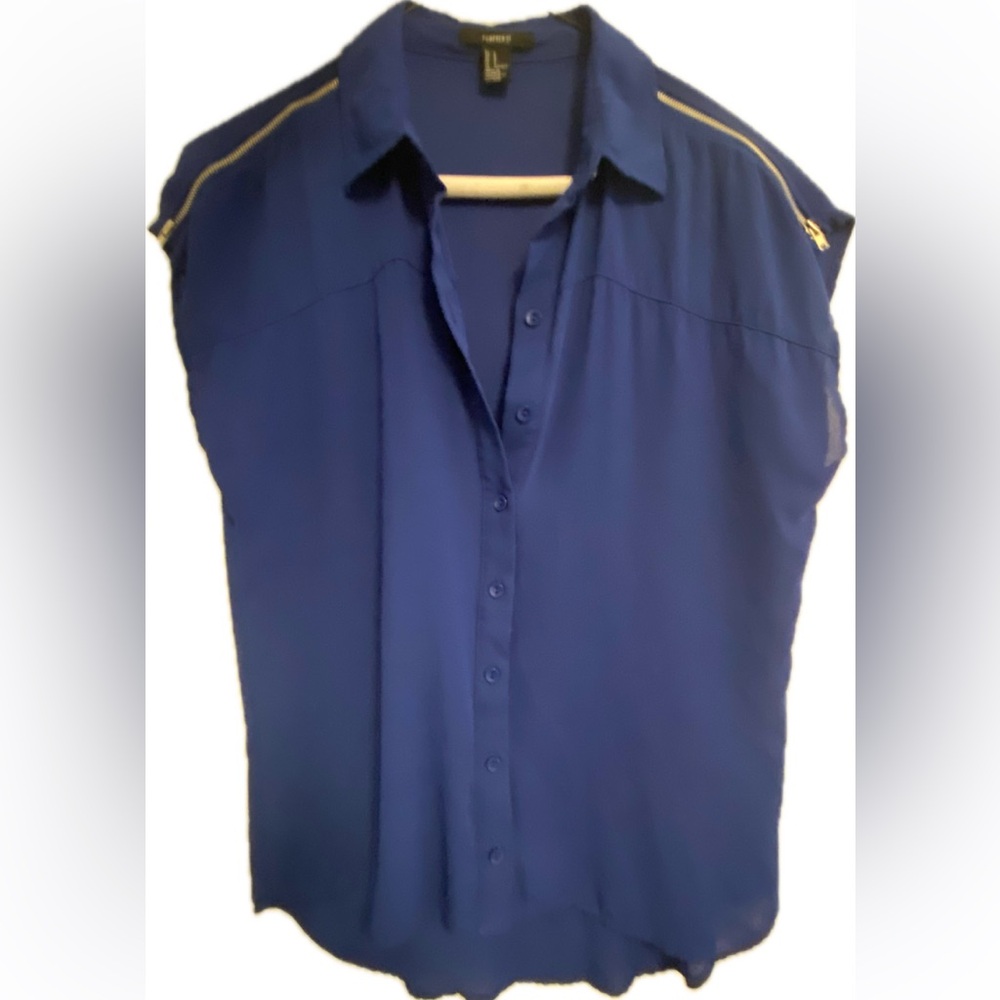 2010s Forever 21 blue sleeveless (cap sleeve w zipper detail) button down S-M